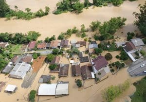 Alerta: 100 cidades de SC têm maior risco de deslizamentos e inundações