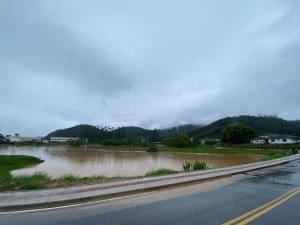 Brusque: rio Itajaí-Mirim pode atingir nível de 7,50 metros por volta de 22h