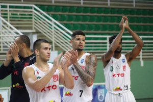 Brusque vence Joinville e pegará Jaraguá do Sul no final four do Catarinense de Basquete
