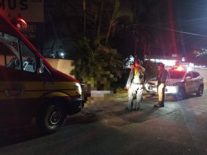 Jovem morre após perder controle de moto e bater contra muro em Brusque