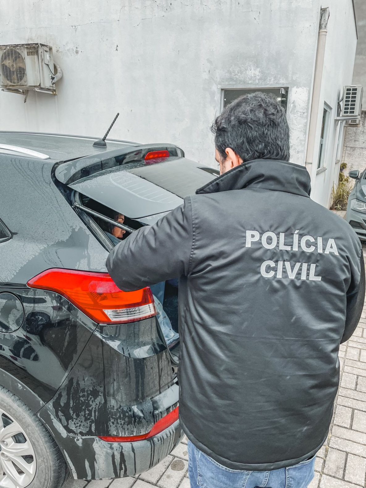 Foragida condenada por roubo é presa em Nova Trento