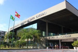 Alesc terá concurso para preencher 29 vagas com salário de R$ 12 mil