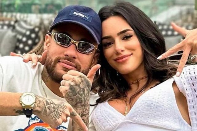 Após polêmicas de Neymar, Bruna Biancardi confirma término pelas redes sociais