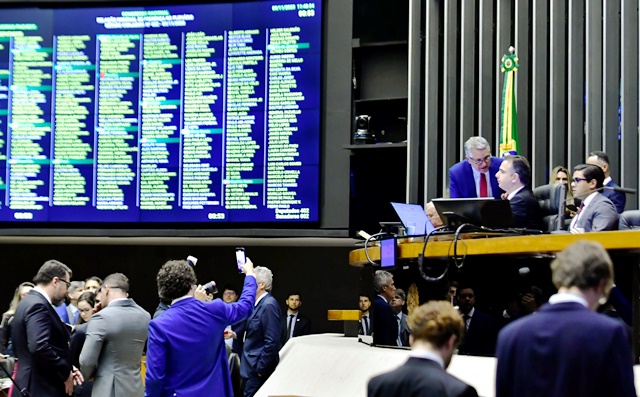 Congresso aprova compensação de R$ 15 bi para os estados