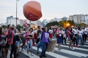 Campanha mundial pede fim da violência contra as mulheres