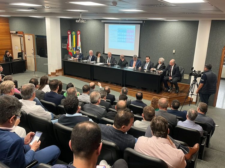 Deputados pedirão ao Governo que revise o orçamento da Saúde