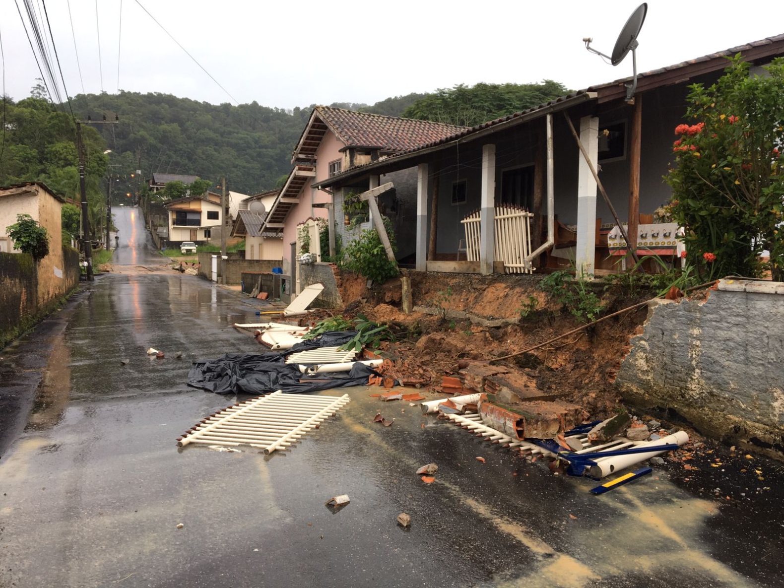 Rio Itajaí-Mirim pode chegar a 7,80m ainda nesta quinta