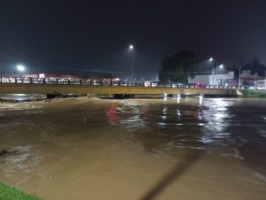 Vídeo: nível do Rio Itajaí-Mirim, em Brusque, não alcança projeção de 9,10 m