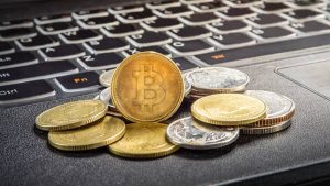 Bitcoin dispara e alcança maior valor desde junho