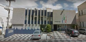 Mulher é condenada a devolver dinheiro após chantagem por fotos comprometedoras