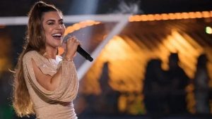 Cantora Naiara Azevedo presta queixa contra ex-marido em delegacia