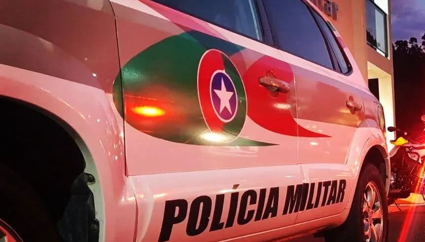 Homem invade casa e atira contra o namorado da ex-mulher em Brusque