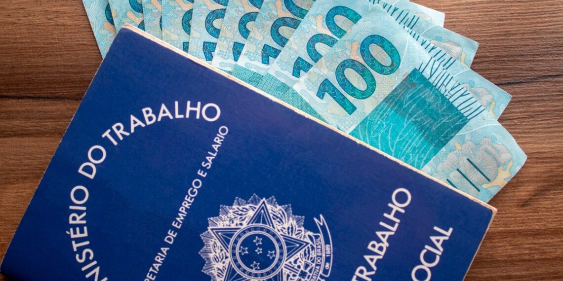 Governo propõe salário mínimo de R$ 1.717 para 2027