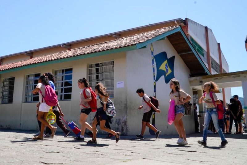 Governo de SC cria Programa Estadual das Escolas Cívico-Militares
