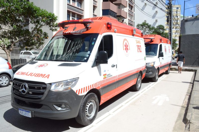 Secretaria da Saúde entrega 2 novas ambulâncias do Samu a Florianópolis