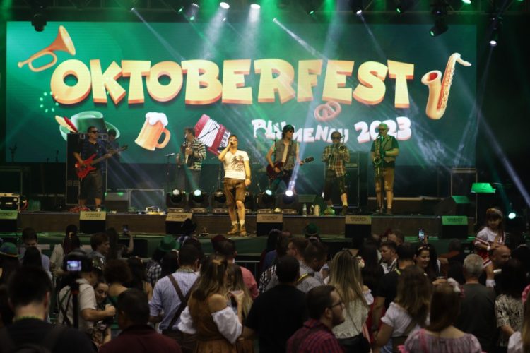 Oktoberfest Blumenau apresenta receita recorde e lucro de R$ 6 milhões