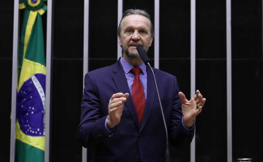 Deputado de SC desmaia em reunião em Brasília e segue no Hospital