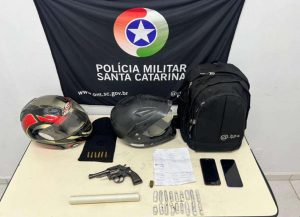 PM encontra arma e maconha em casa de morador de Gaspar