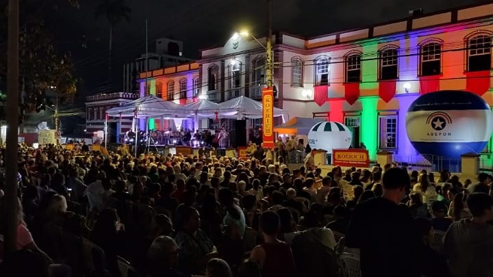 Recital de Natal da PM em Florianópolis reúne 3 mil pessoas
