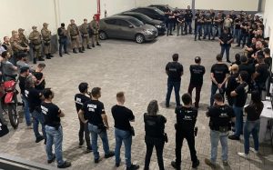 Polícia prende suspeitos de envolvimento com morte de pai e filhos