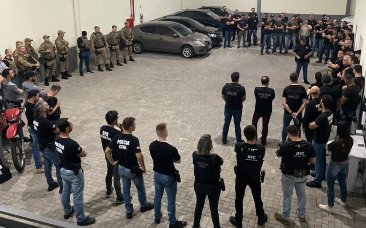 Polícia prende suspeitos de envolvimento com morte de pai e filhos