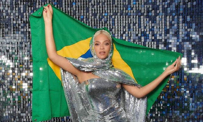 Beyoncé chega de surpresa no Brasil e prestigia estreia de seu filme