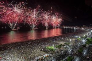 Empresa de Florianópolis é responsável pelo show de fogos em Copacabana e Santos