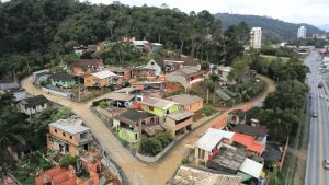 Blumenau lança credenciamento de empresas para regularização fundiária