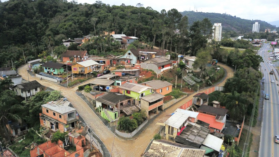 Blumenau lança credenciamento de empresas para regularização fundiária