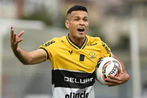 Brusque acerta a contratação do lateral-direito Cristovam