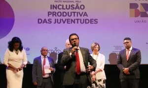 Ministro do Trabalho cobra empresas para melhorarem salário