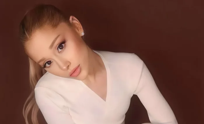 Ariana Grande anuncia pausa e deixa os holofotes