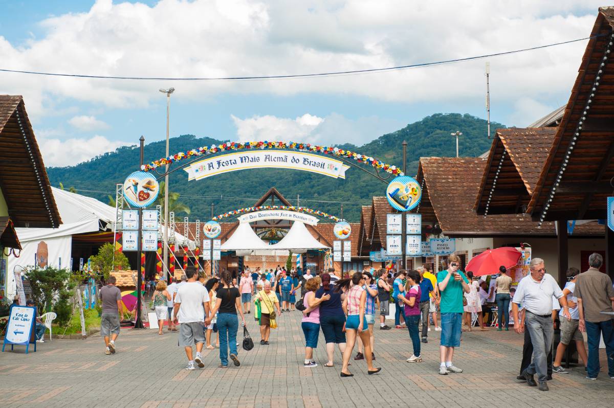 Com música e comidas típicas, Pomerode realiza a 39ª edição da Festa Pomerana