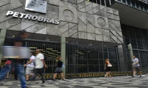 Ibovespa afunda quase 2% e Petrobras puxa derrocada da Bolsa