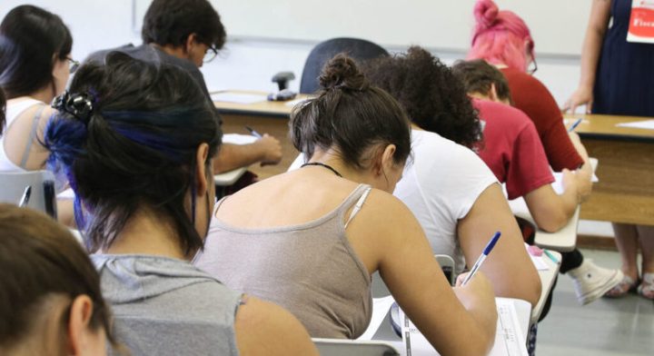 Cidades de SC oferecem concursos com salários de até R$ 6,5 mil