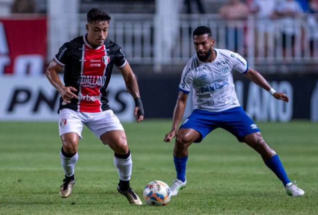Avaí cede empate no fim e deixa escapar vitória em Joinville