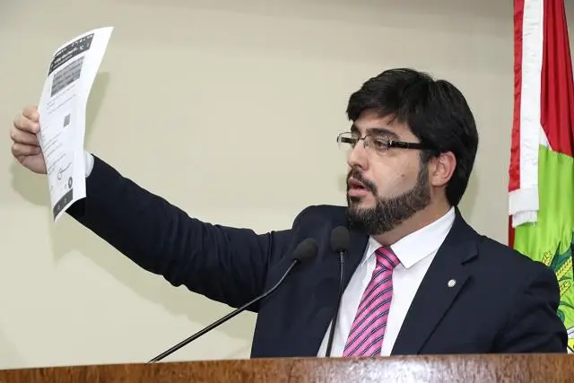Justiça desconsidera cargo dado a filha de procurador e mantém cassação de vereador