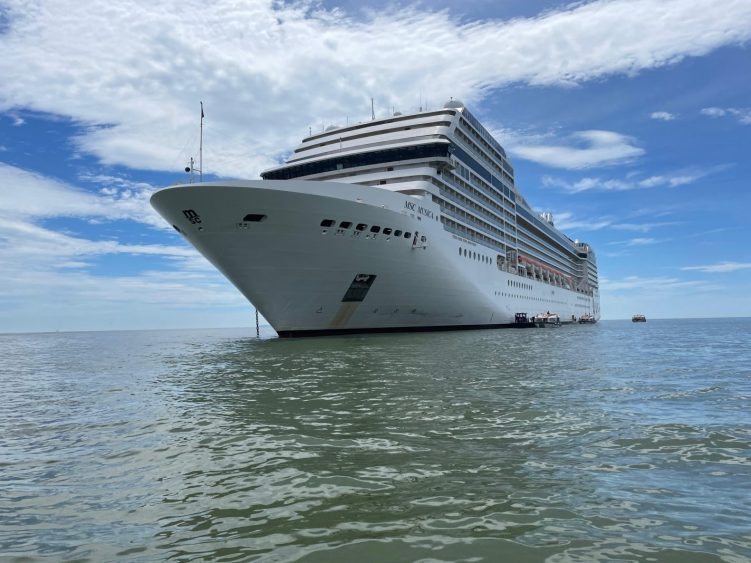 Navio MSC Musica está em Balneário Camboriú neste sábado