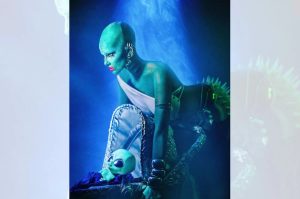 Deborah Secco gasta R$ 100 mil em fantasia de E.T. para baile da Vogue