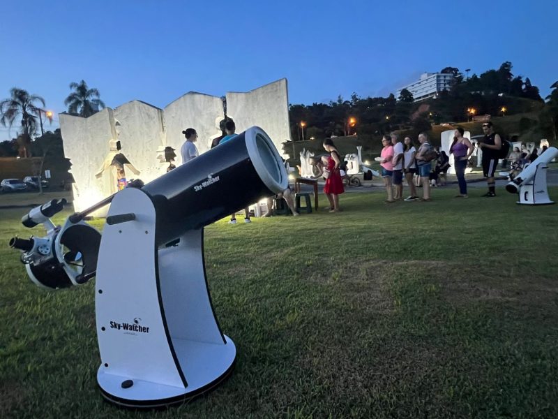 Telescópios ao ar livre em Brusque: público poderá observar a lua