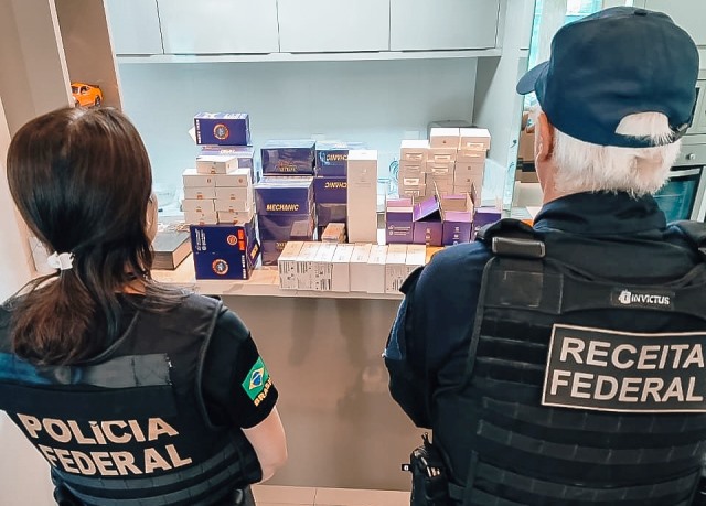 Operação da Receita e Polícia Federal combate contrabando de celulares