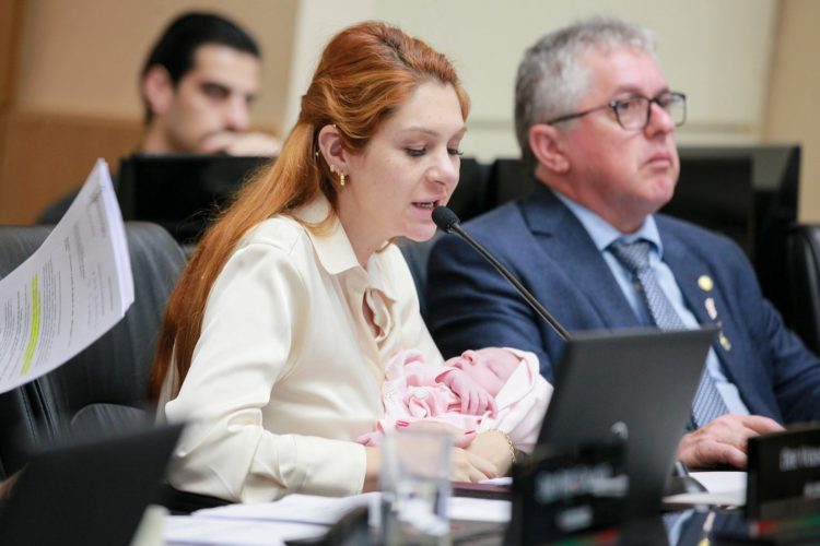 Ana Campagnolo em rota de colisão com encaminhamentos do PL em Itajaí