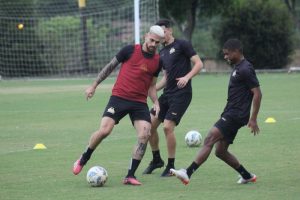 Três jogos completam a oitava rodada do catarinense neste domingo