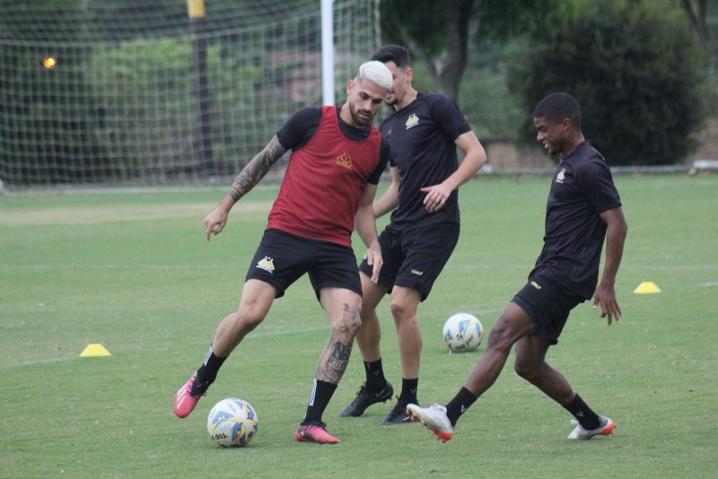 Três jogos completam a oitava rodada do catarinense neste domingo