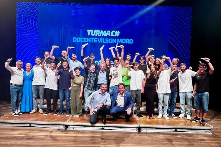 Programa Entra21 forma jovens na área da tecnologia e inovação