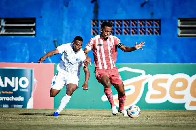 A última rodada da fase classificatória do Campeonato Catarinense de Futebol definiu neste sábado (2) os oito times classificados à próxima fase. Os resultados definiram também os adversários em cada uma das quartas de final. A disputa pelas últimas três vagas durou até o último minuto, com a confirmação de Brusque, Joinville e Hercílio Luz.