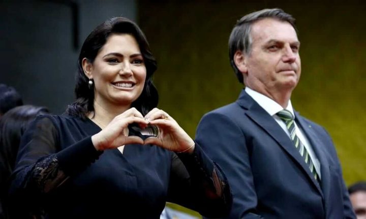Cirurgia de Bolsonaro é finalizada com sucesso, segundo Michelle