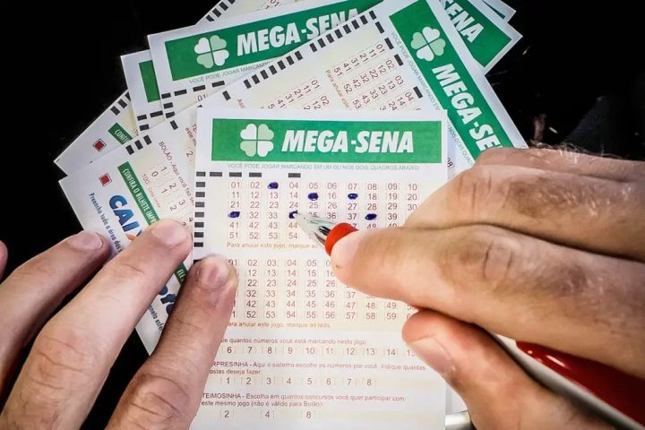 Mega-Sena acumula, mas duas apostas de SC acertam a quina