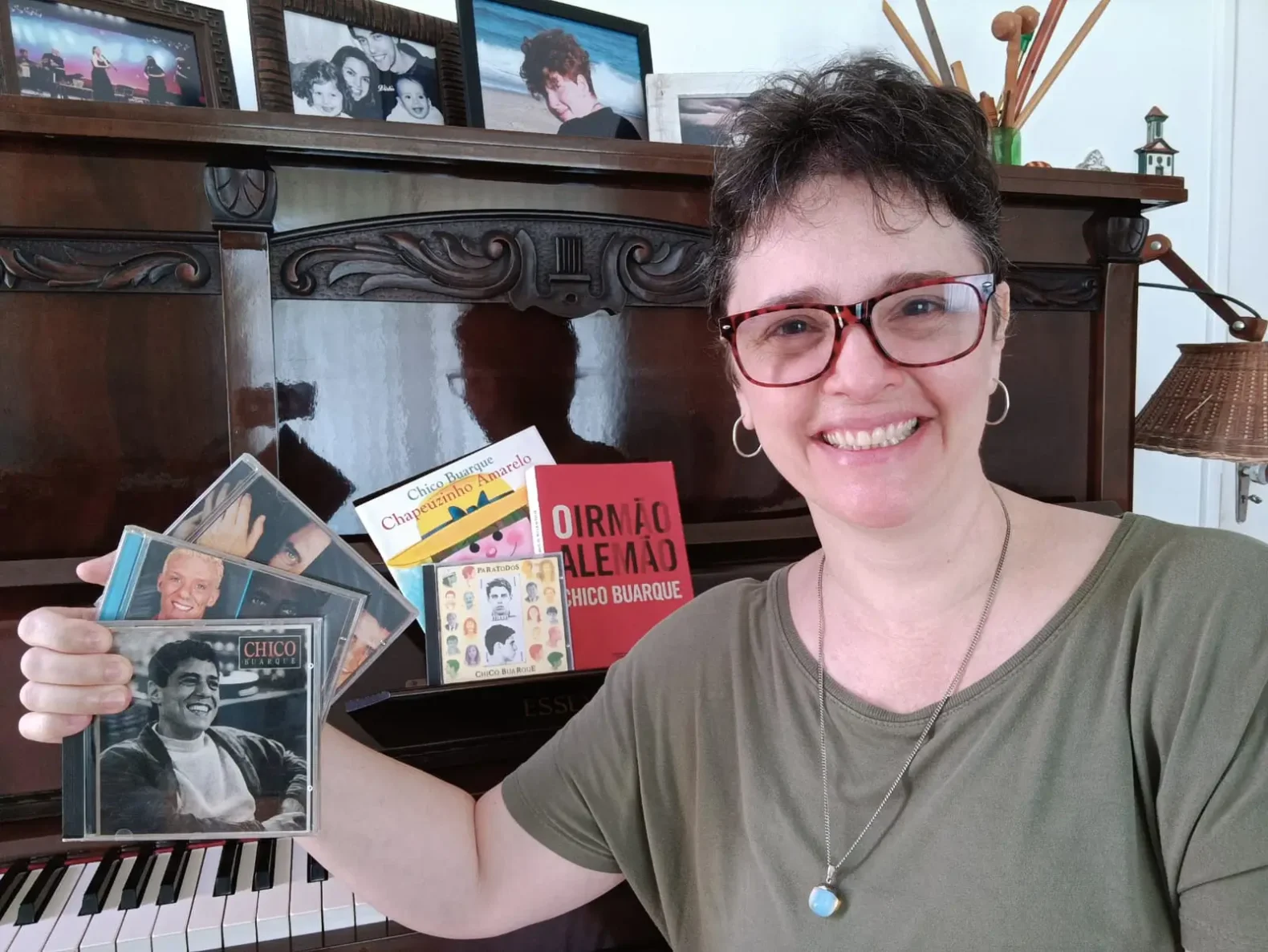 Pianista de SC relança obra sobre Chico Buarque nos 80 anos do compositor