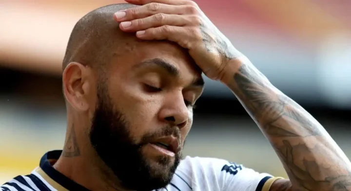Justiça bloqueia bens de Daniel Alves por dívida de R$ 7,7 milhões